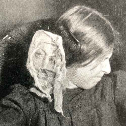 Psuchagogoi : The Elegance of Ectoplasms